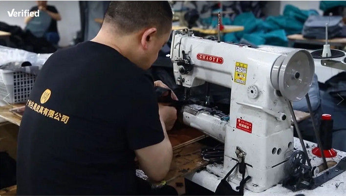 Guangzhou Mingao Leather Goods Co., Ltd. ligne de production du fabricant